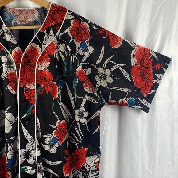 On The Byas Men’s Floral Short Sleeve Shirt with Red and White Flowers Size XL - Picture 16 of 16